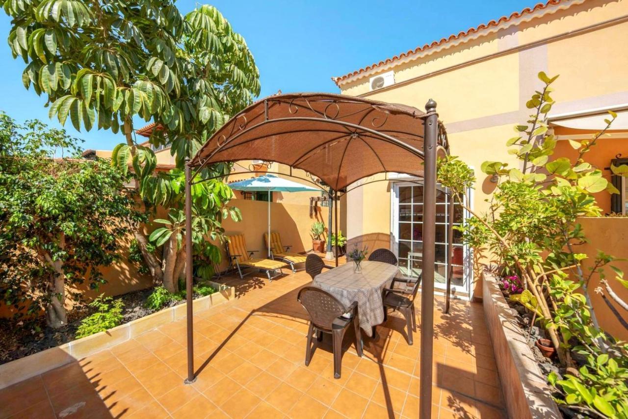 Remarkable 2-Bed House In Arona Arona  Exterior foto
